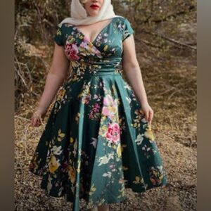 💛SOLD💛NWT Pretty Dress Company UK Green Seville Hourglass Pinup Dress: UK 12 / M